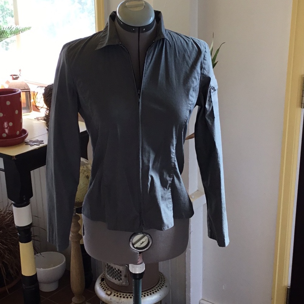 Zip up grey top